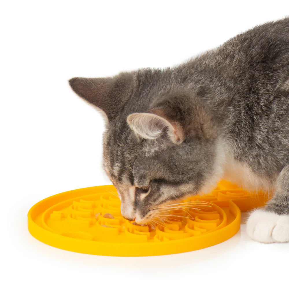 Catit creamy fish shaped cat feeding mat